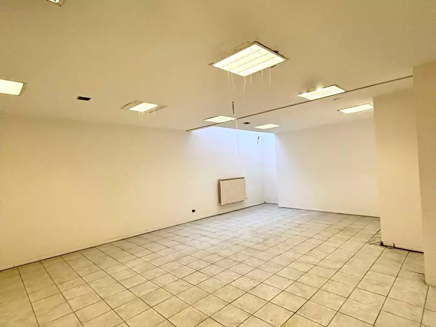 Immagine 5 di Locale commerciale in vendita  in via Italia a Grezzago