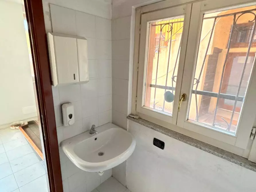 Immagine 6 di Locale commerciale in affitto  in via Badia a Basiano