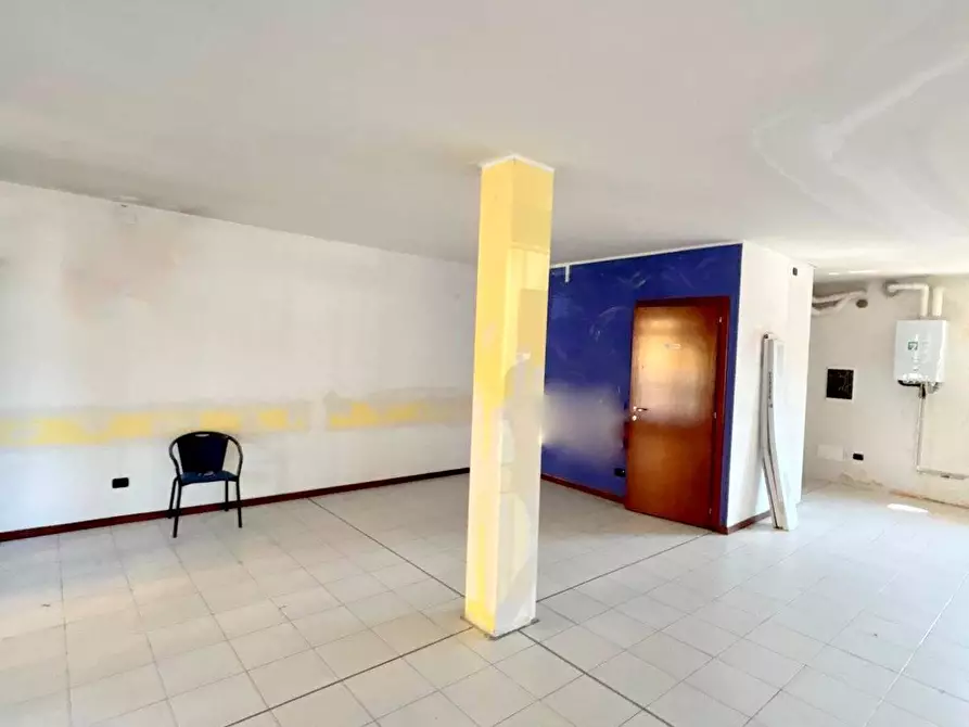 Immagine 2 di Locale commerciale in affitto  in via Badia a Basiano