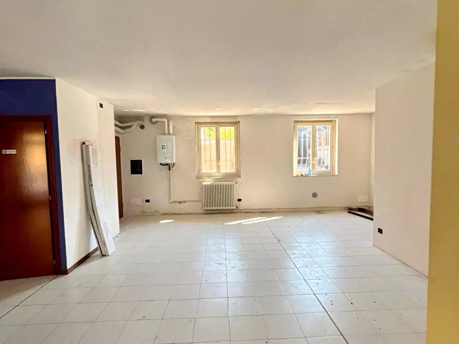 Immagine 3 di Locale commerciale in affitto  in via Badia a Basiano