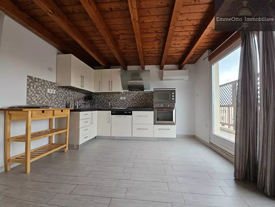 Immagine 19 di Appartamento in affitto  in via Bacone a Cagliari