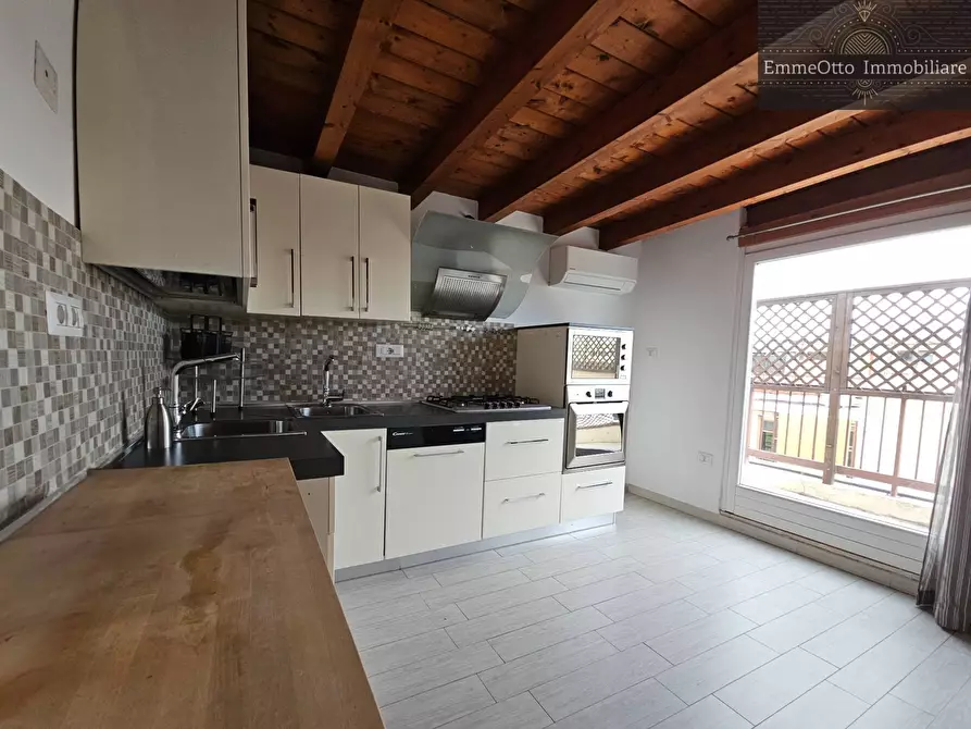 Immagine 21 di Appartamento in affitto  in via Bacone a Cagliari