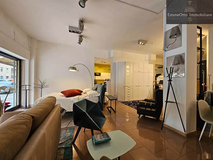 Immagine 7 di Locale commerciale in affitto  in Via Campania a Cagliari