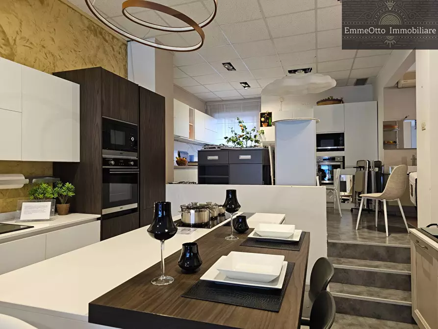 Immagine 10 di Locale commerciale in affitto  in Via Campania a Cagliari