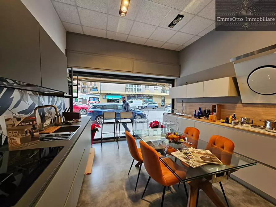 Immagine 11 di Locale commerciale in affitto  in Via Campania a Cagliari