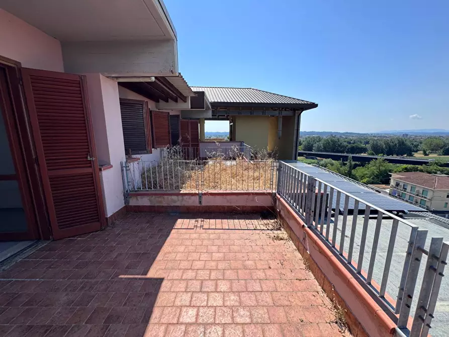 Immagine 10 di Attico in vendita  a Calcinaia