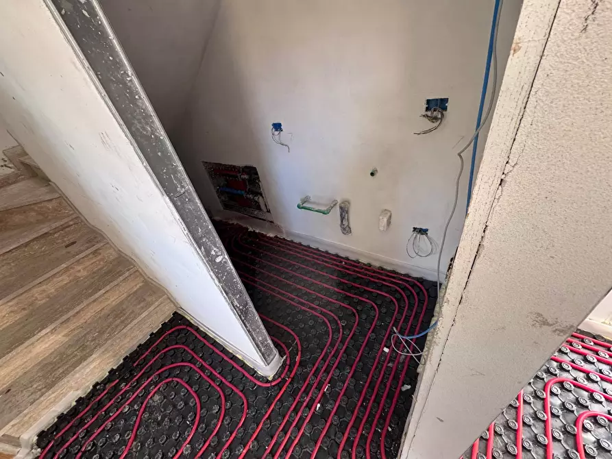 Immagine 10 di Casa indipendente in vendita  a Calcinaia