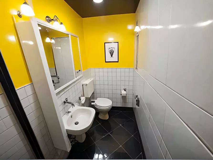 Immagine 17 di Ufficio in vendita  a Pontedera