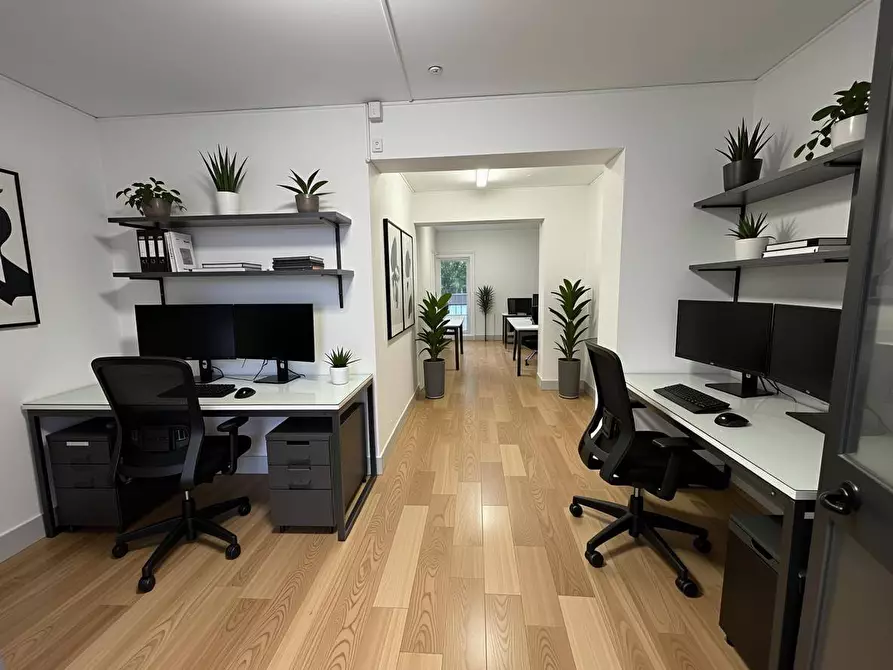 Immagine 19 di Ufficio in vendita  a Pontedera