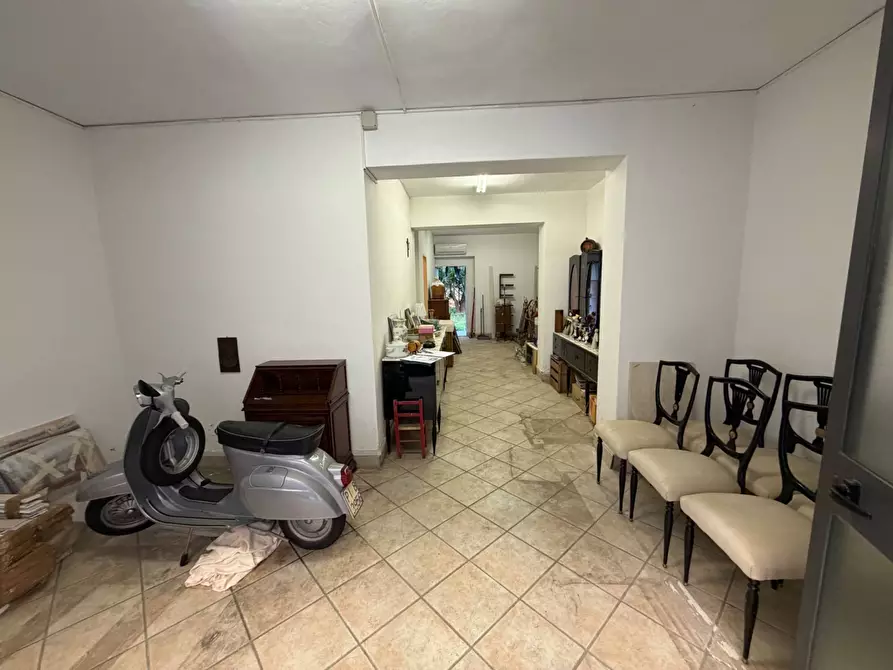 Immagine 2 di Ufficio in vendita  a Pontedera