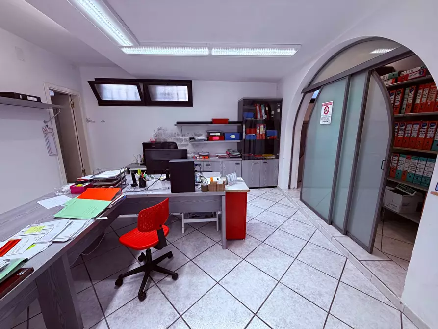 Immagine 12 di Locale commerciale in vendita  in VIA TOSCO ROMAGNOLA 239 a Calcinaia