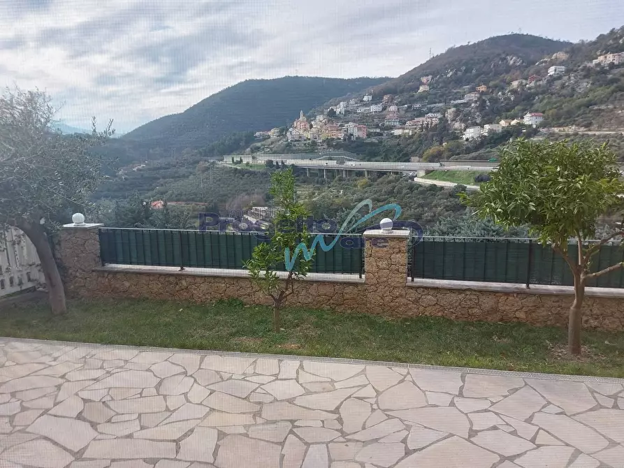 Immagine 1 di Villa in vendita  a Pietra Ligure