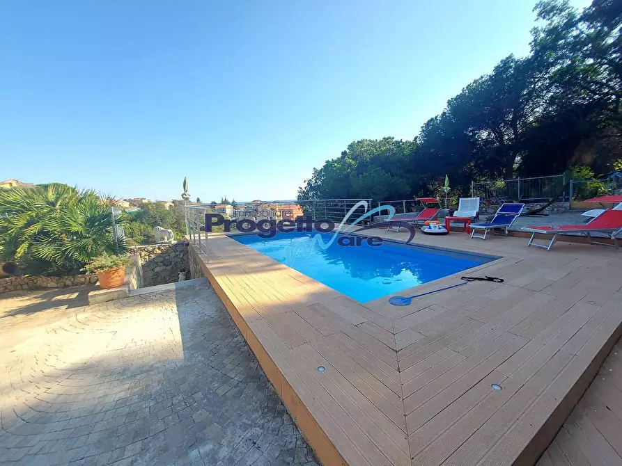 Immagine 1 di Villa in vendita  a Pietra Ligure