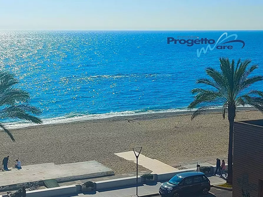 Immagine 2 di Appartamento in vendita  in viale europa a Pietra Ligure