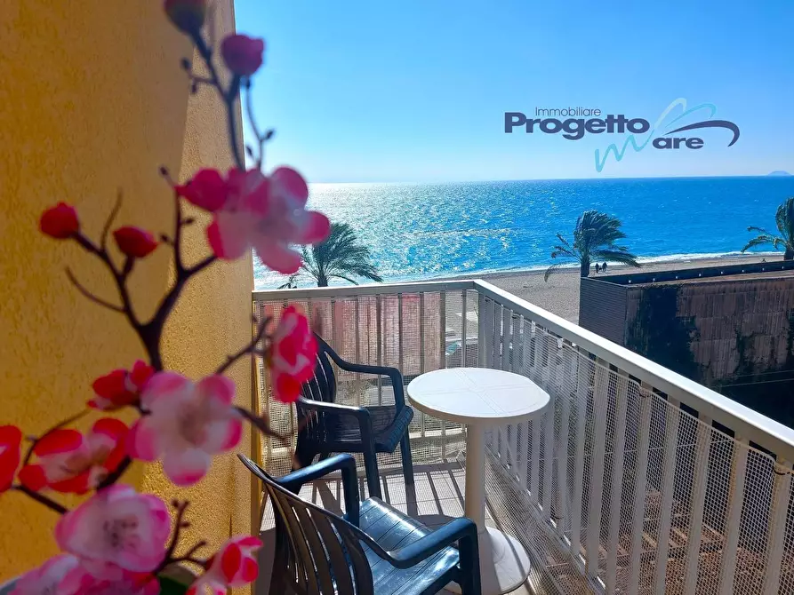 Immagine 1 di Appartamento in vendita  in viale europa a Pietra Ligure