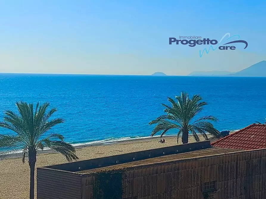 Immagine 21 di Appartamento in vendita  in viale europa a Pietra Ligure