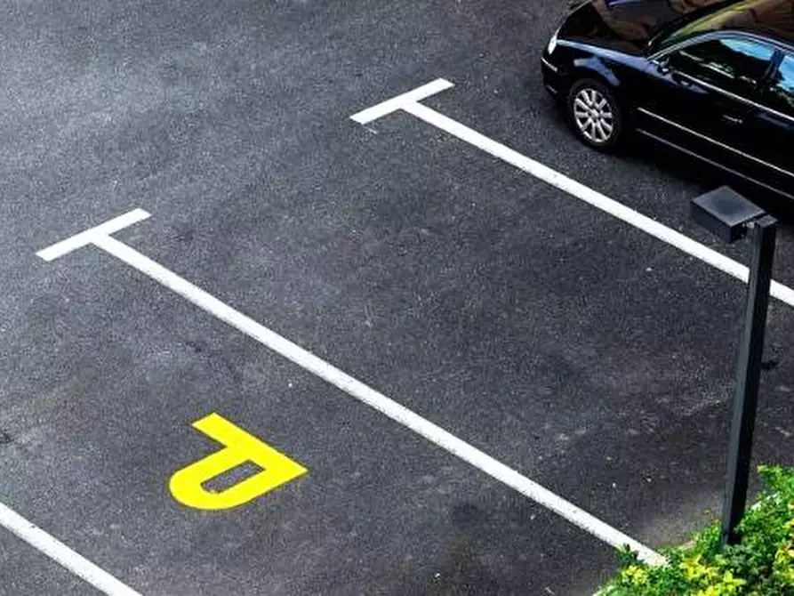 Immagine 1 di Box auto in vendita  a Pietra Ligure