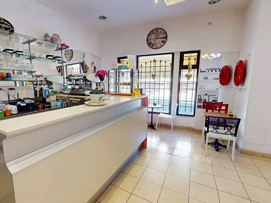 Immagine 1 di Attività commerciale in vendita  in via michelangelo a Borghetto Santo Spirito