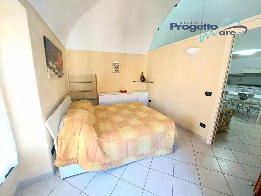 Immagine 11 di Appartamento in vendita  a Pietra Ligure