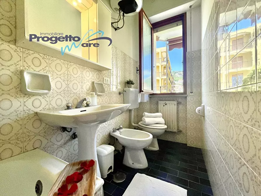 Immagine 21 di Appartamento in vendita  in Via Piani a Pietra Ligure