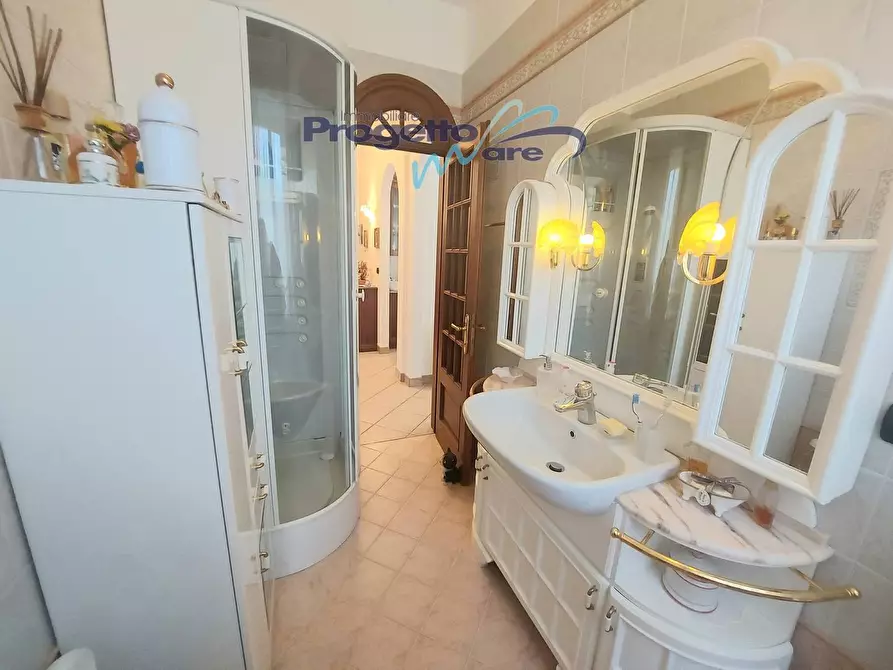 Immagine 11 di Appartamento in vendita  a Pietra Ligure