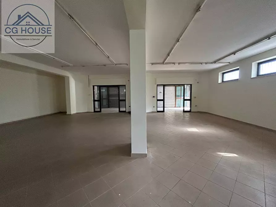 Immagine 3 di Locale commerciale in vendita  in Via Caserta a Cicciano