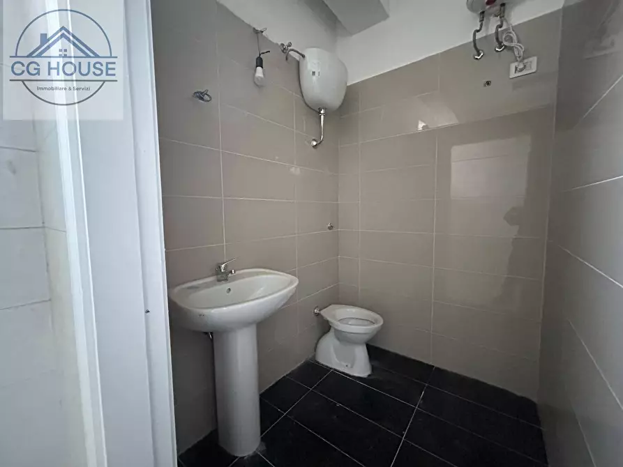 Immagine 5 di Locale commerciale in vendita  in Via Caserta a Cicciano