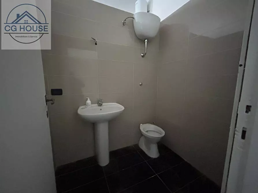 Immagine 6 di Locale commerciale in vendita  in Via Caserta a Cicciano