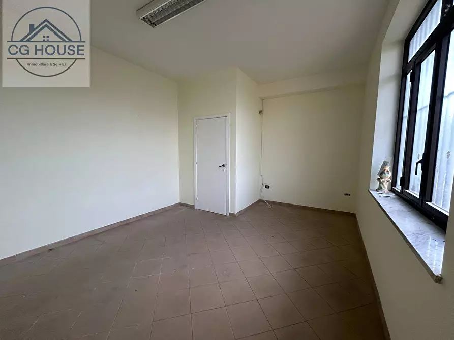 Immagine 8 di Locale commerciale in vendita  in Via Caserta a Cicciano