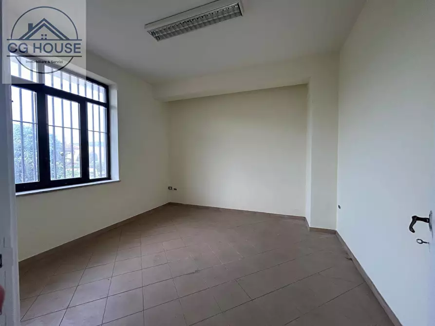 Immagine 11 di Locale commerciale in vendita  in Via Caserta a Cicciano