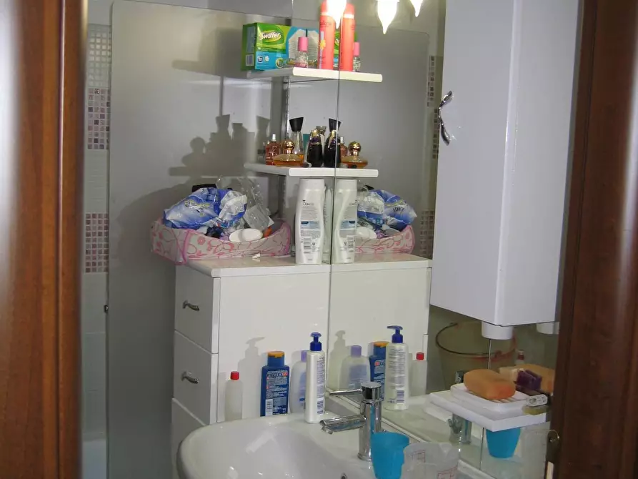 Immagine 12 di Appartamento in vendita  in via della moletta a Roma