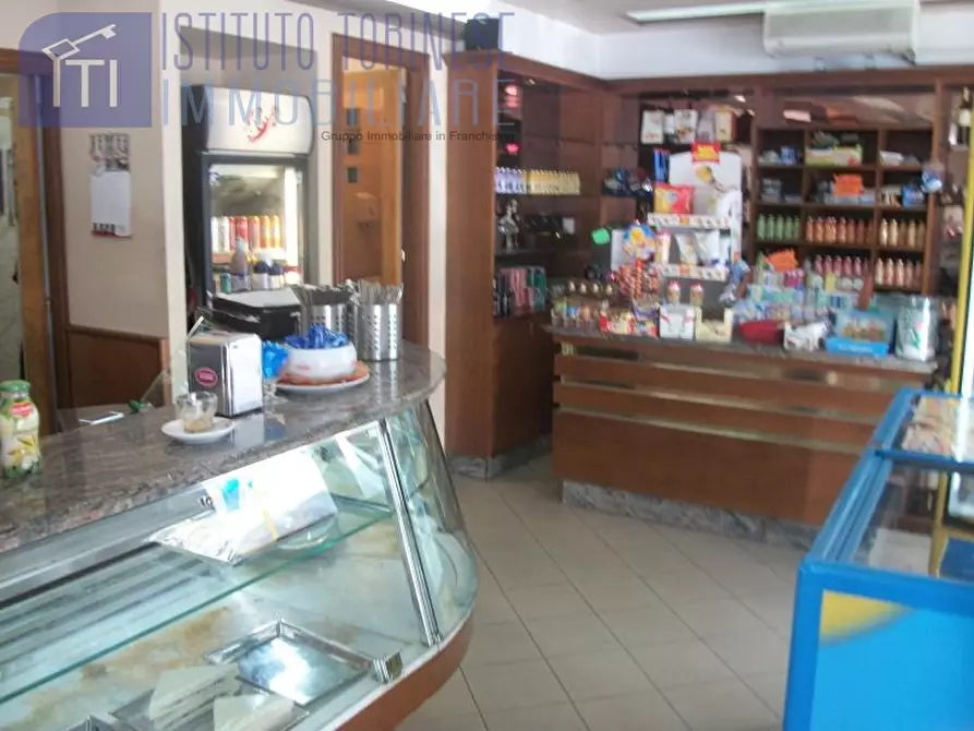 Immagine 5 di Negozio in vendita  in Via Carlo Citerni a Roma