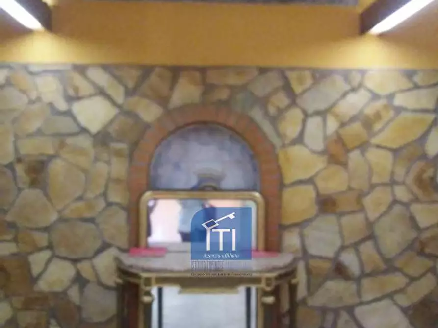 Immagine 21 di Negozio in vendita  in via portuense a Roma