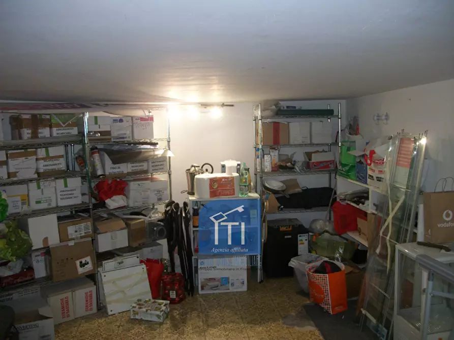 Immagine 25 di Negozio in affitto  in c.ne ostiense a Roma