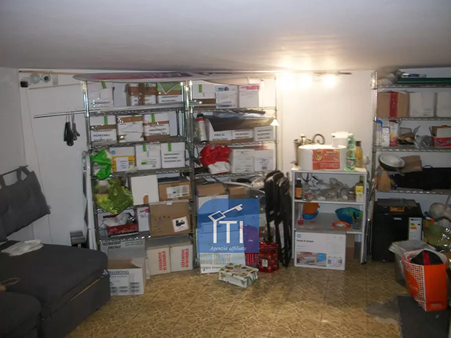 Immagine 23 di Negozio in affitto  in c.ne ostiense a Roma