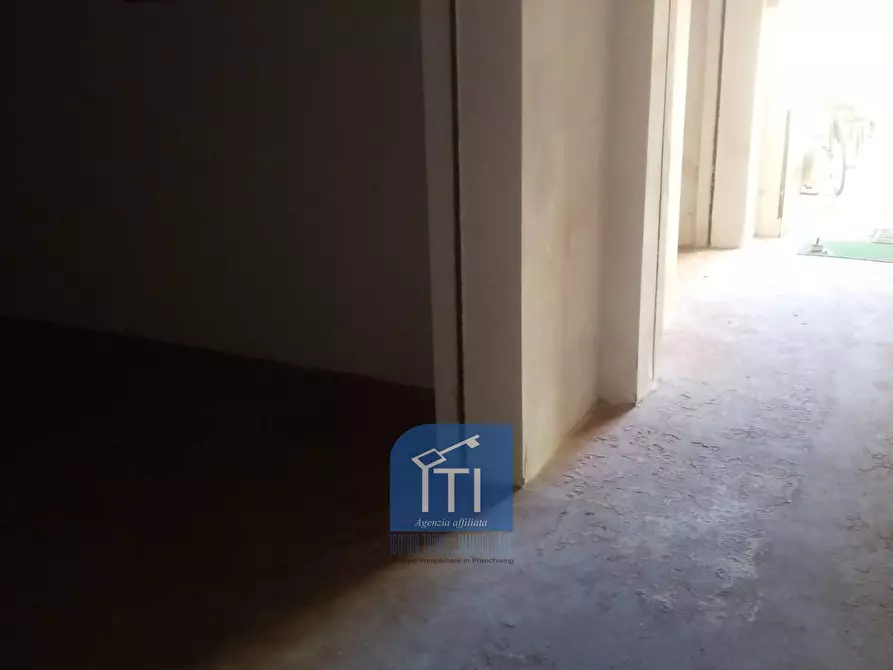 Immagine 4 di Magazzino in vendita  in viale c. t. odescalchi a Roma