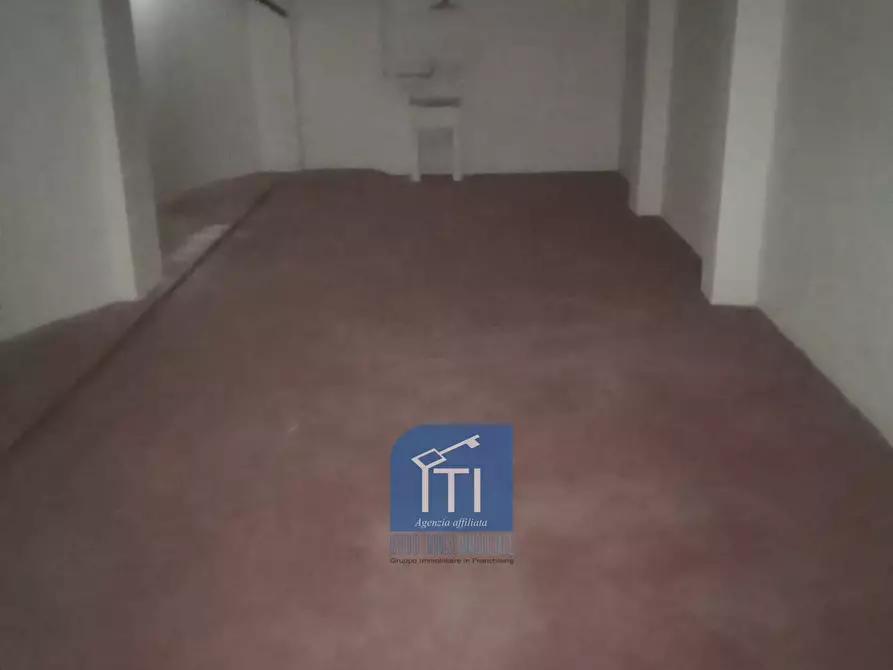 Immagine 2 di Magazzino in vendita  in viale c. t. odescalchi a Roma
