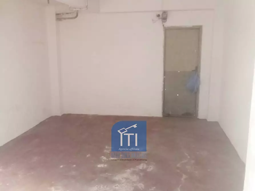 Immagine 8 di Magazzino in vendita  in viale c. t. odescalchi a Roma
