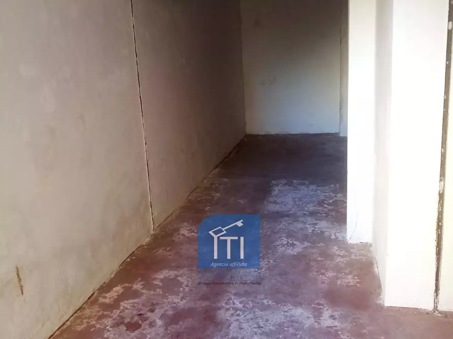 Immagine 10 di Magazzino in vendita  in viale c. t. odescalchi a Roma