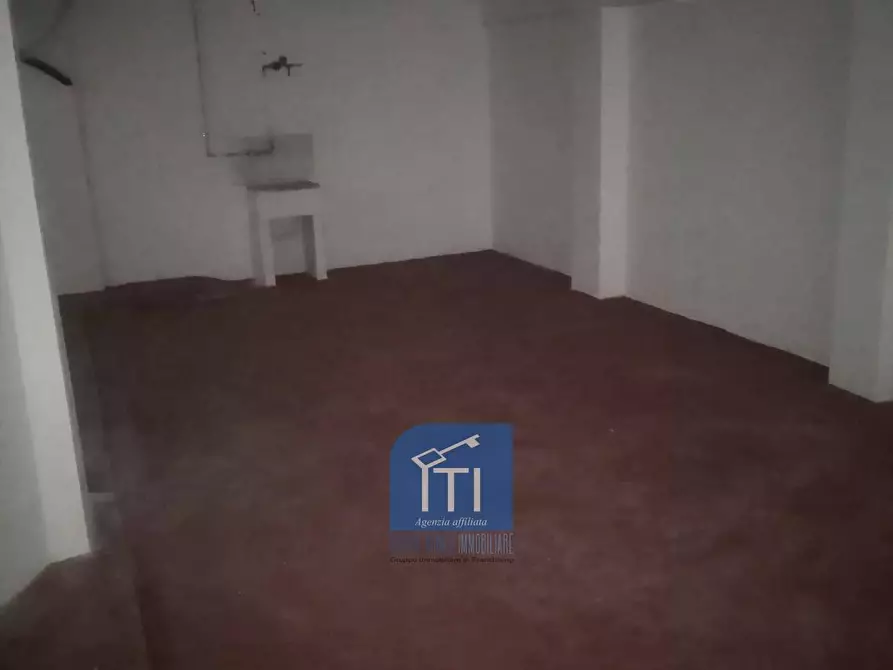 Immagine 11 di Magazzino in vendita  in viale c. t. odescalchi a Roma