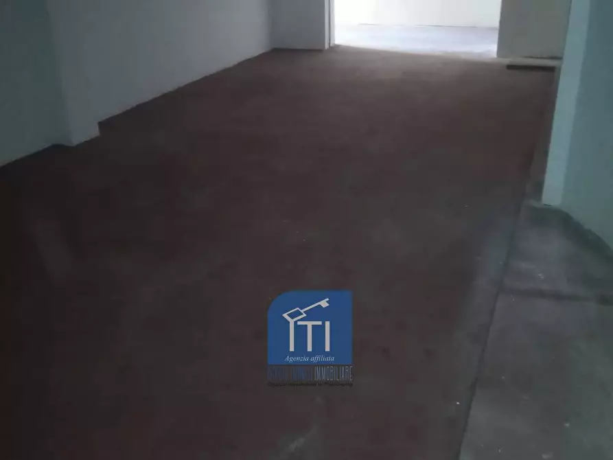 Immagine 14 di Magazzino in vendita  in viale c. t. odescalchi a Roma