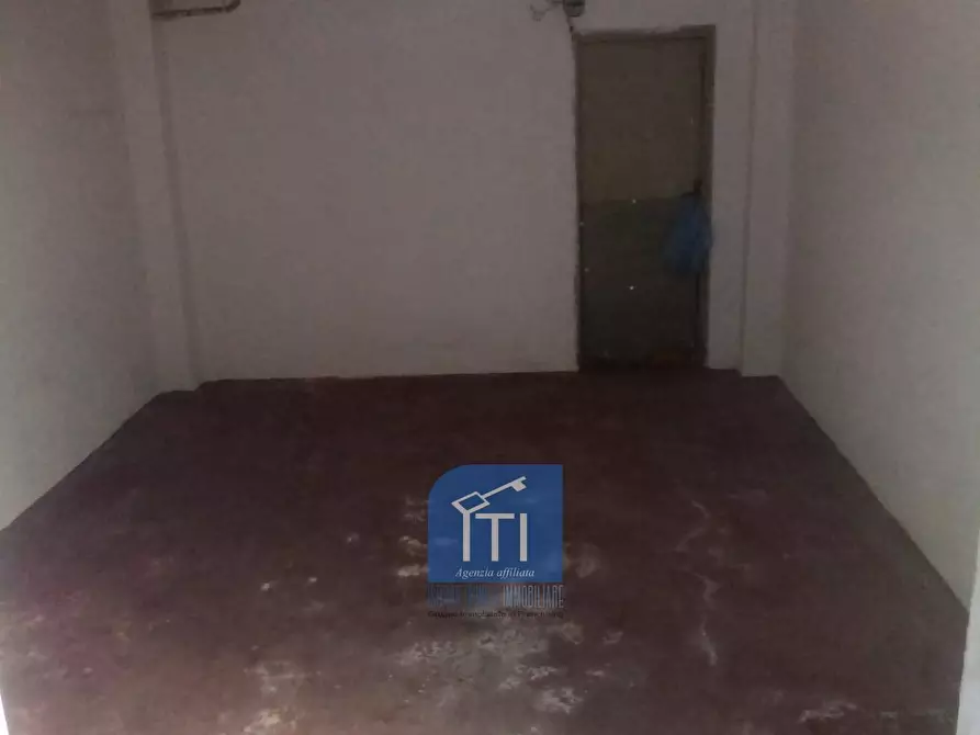 Immagine 16 di Magazzino in vendita  in viale c. t. odescalchi a Roma