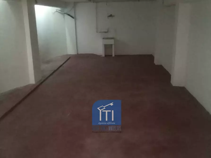 Immagine 18 di Magazzino in vendita  in viale c. t. odescalchi a Roma