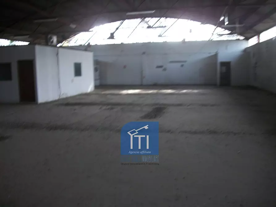 Immagine 20 di Magazzino in vendita  in via idrovore della magliana a Roma