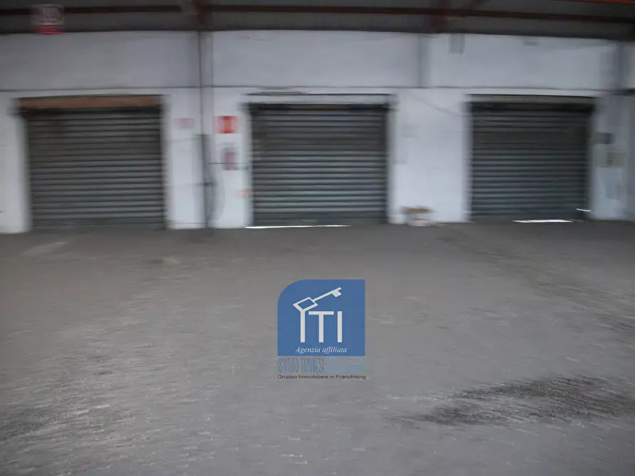 Immagine 21 di Magazzino in vendita  in via idrovore della magliana a Roma