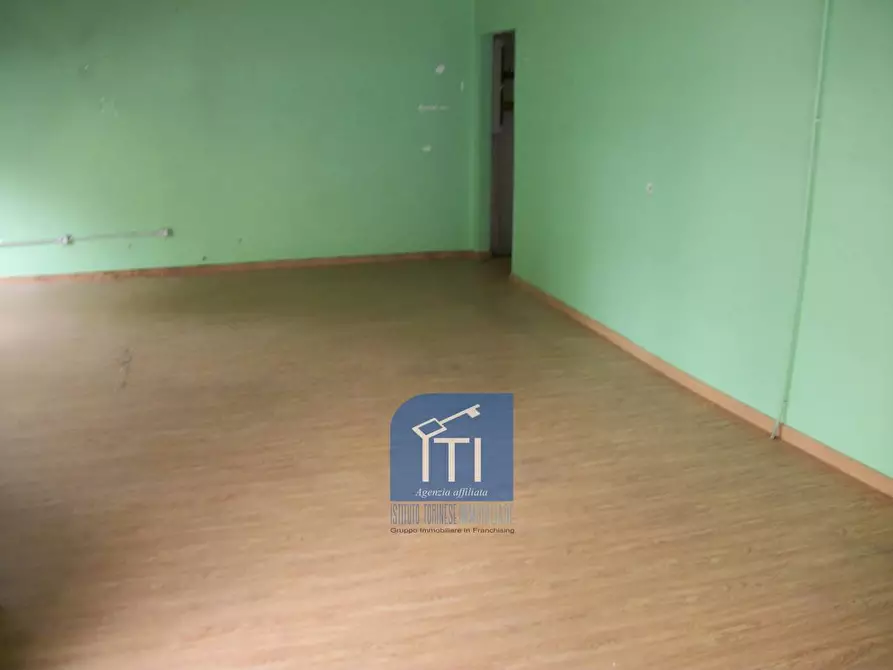 Immagine 4 di Negozio in vendita  in Via Carlo Citerni a Roma