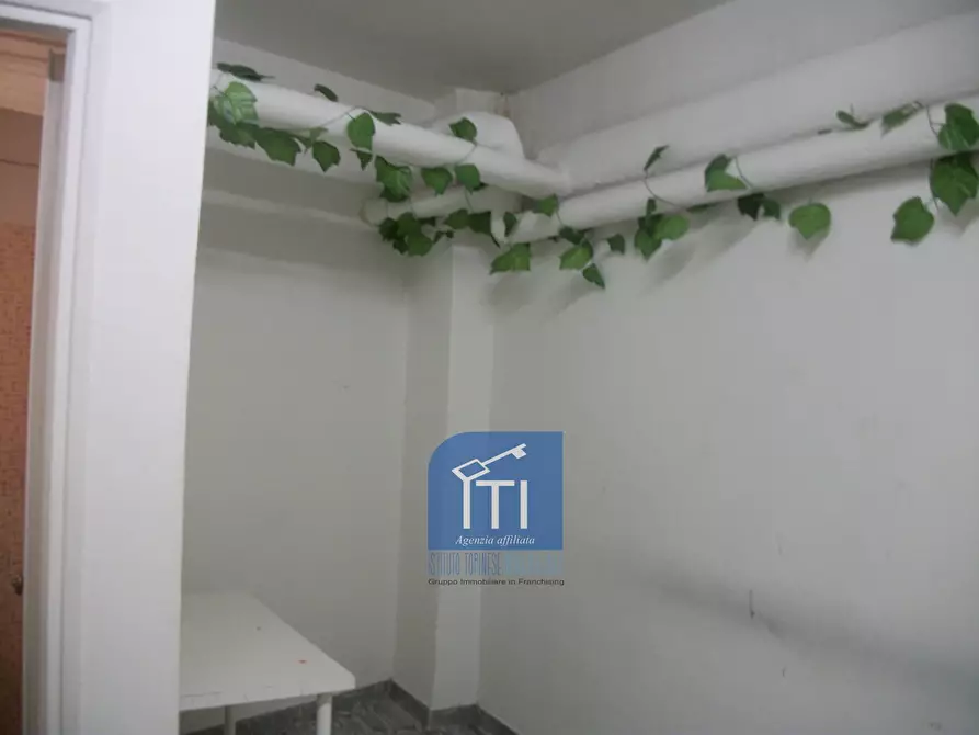 Immagine 8 di Negozio in affitto  in Via Capitan Bavastro a Roma