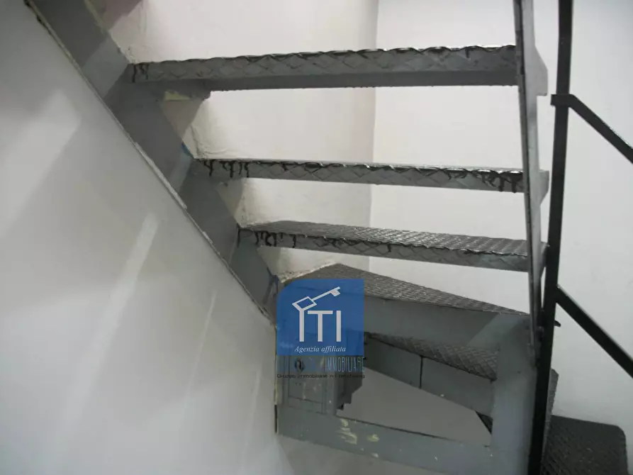 Immagine 10 di Negozio in affitto  in Via Capitan Bavastro a Roma