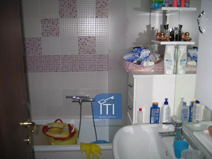 Immagine 22 di Appartamento in vendita  in via della moletta a Roma