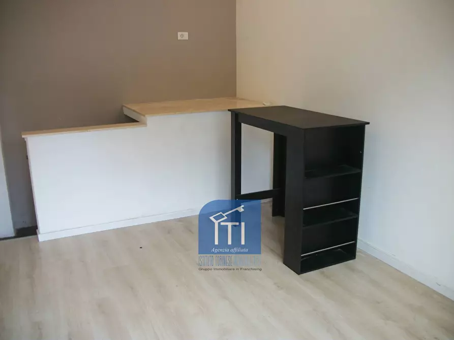 Immagine 15 di Negozio in affitto  in Via Capitan Bavastro a Roma